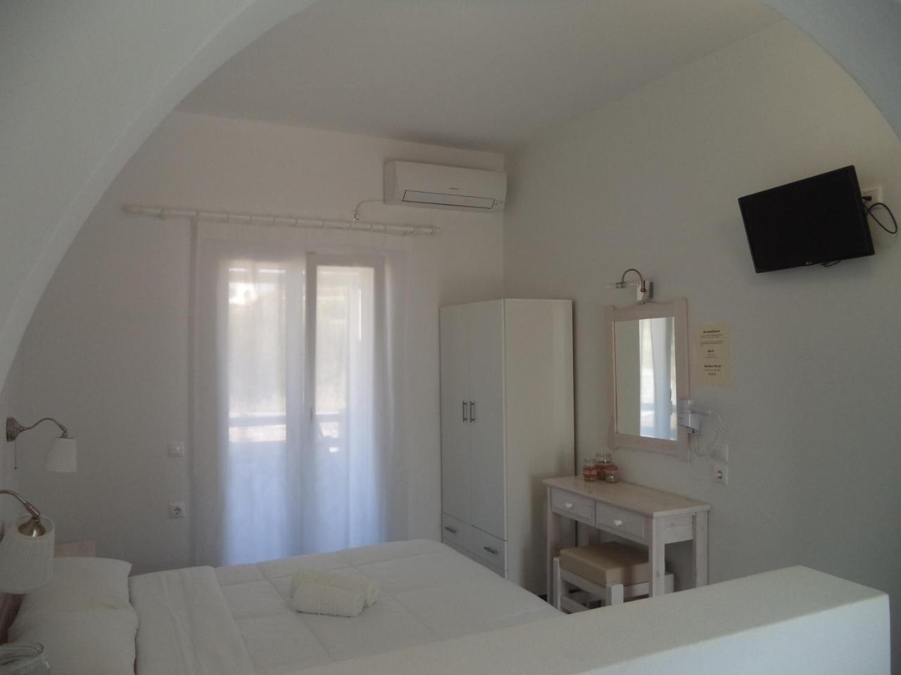 Taxiarchis Studios Agios Georgios  Exterior foto
